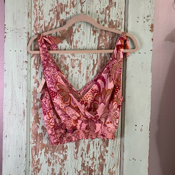NWT Women’s Free People pink floral crop top with tie shoulder straps - Picture 2 of 7